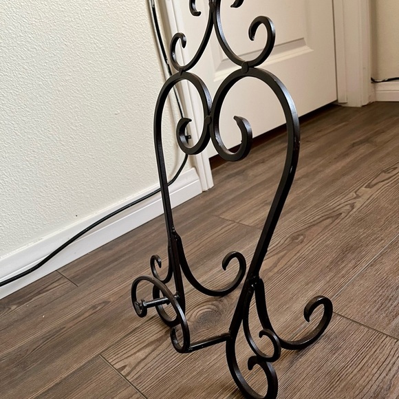 Book/picture stand Metal scroll design - Picture 4 of 10